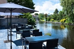 Terras aan het water Lotus akkrum terras3 250